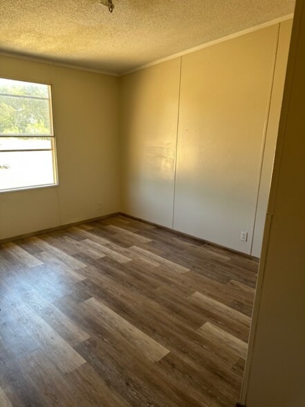 Building Photo - 311 Crescent Meadows Ln