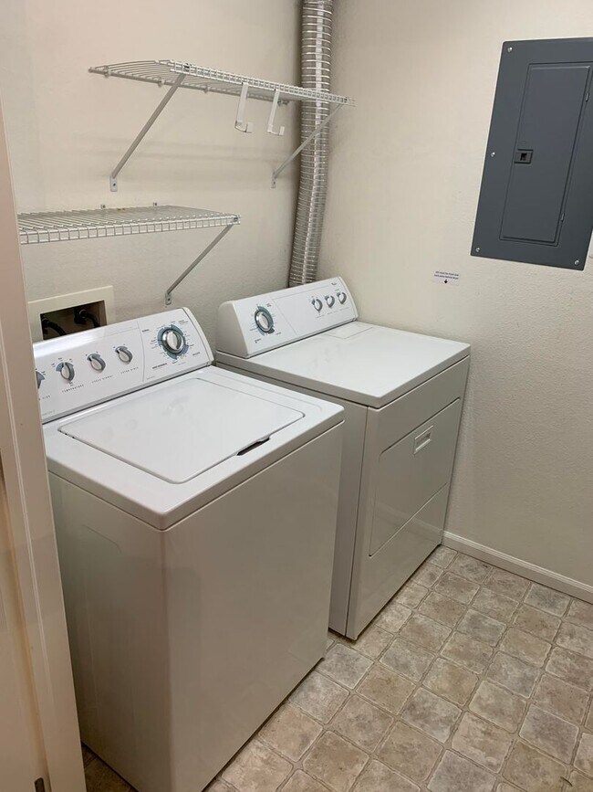 Building Photo - 1977 Grays Peak Dr