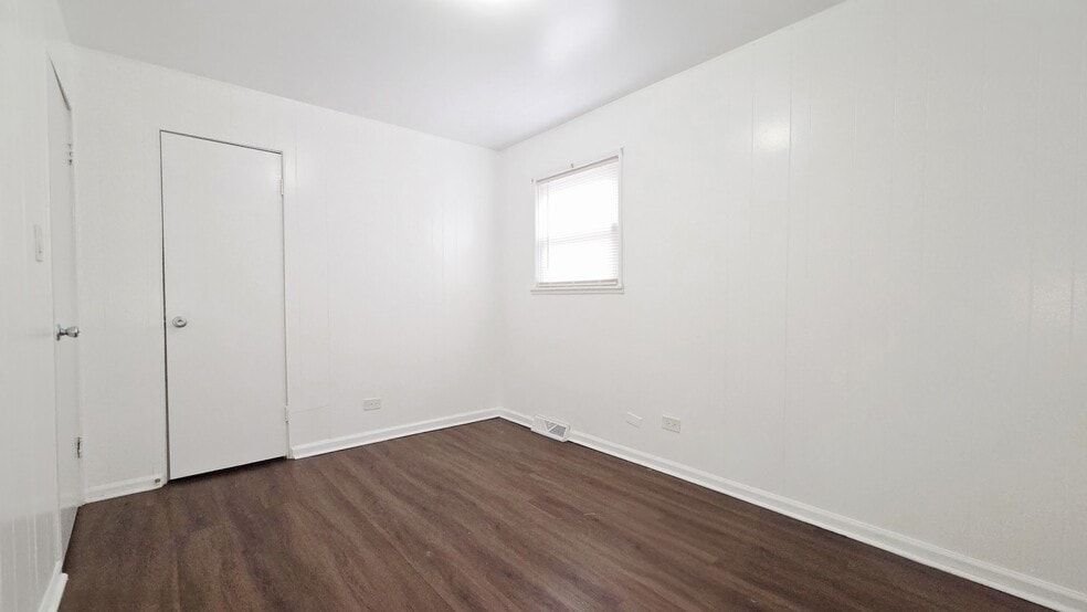 Bedroom 2 - 10200 S Crandon Ave