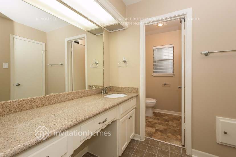 Building Photo - 12103 Silver Creek Dr