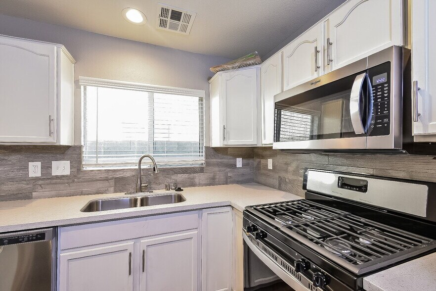 Building Photo - 5159 Mineral Lake Dr