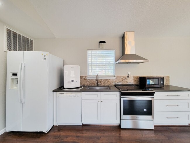 Building Photo - Escape to your updated 3-bed, 2-bath oasis in Goodrich, TX, featuring modern finishes, an open la...