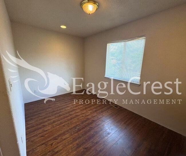 Building Photo - Spacious 3-Bedroom, 2-Bath Home on a Corner Lot-Students Encouraged To Apply