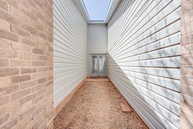 Building Photo - 534 N Fulton Ave