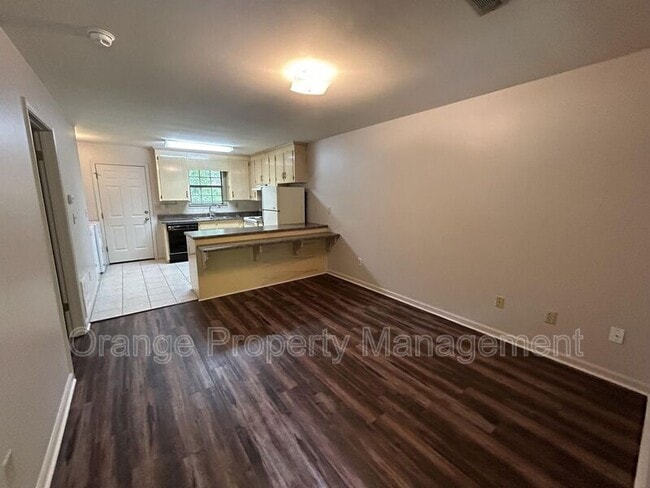 Building Photo - 204 Calhoun St