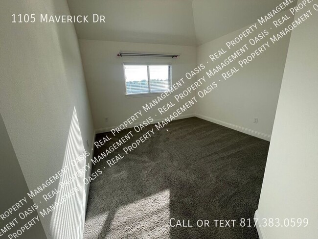 Building Photo - 1105 Maverick Dr