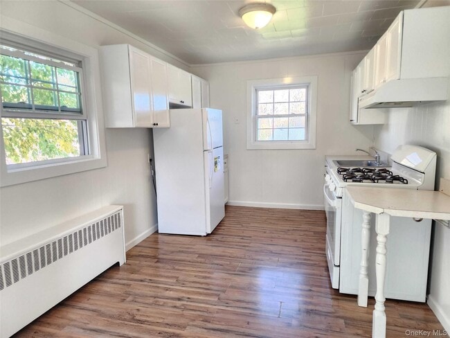 Building Photo - 184 Priscilla Ave