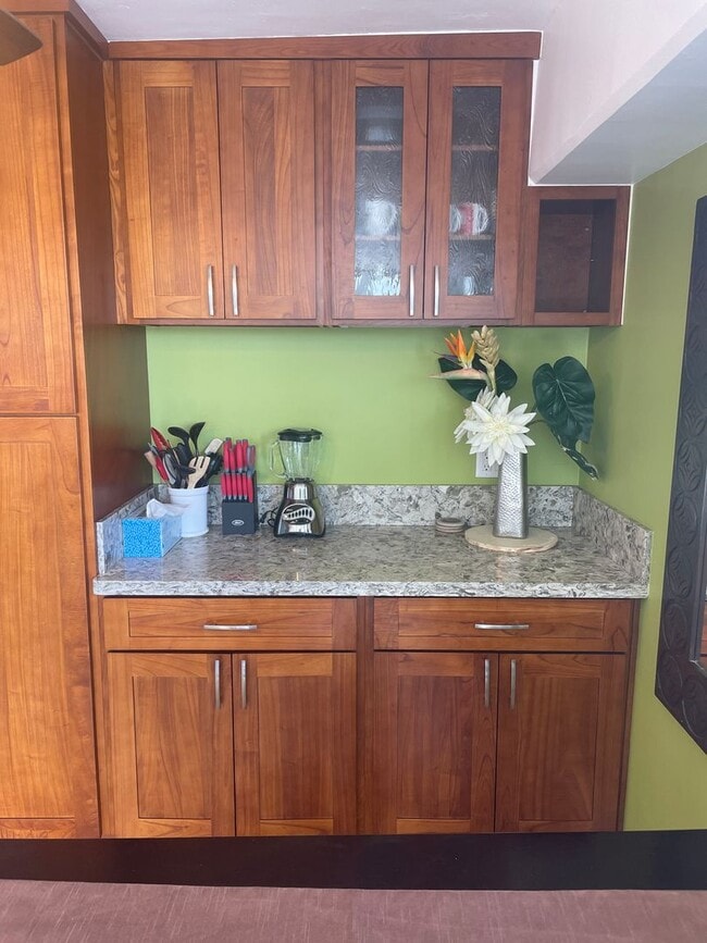 Building Photo - Fully furnished with amazing panoramic views.