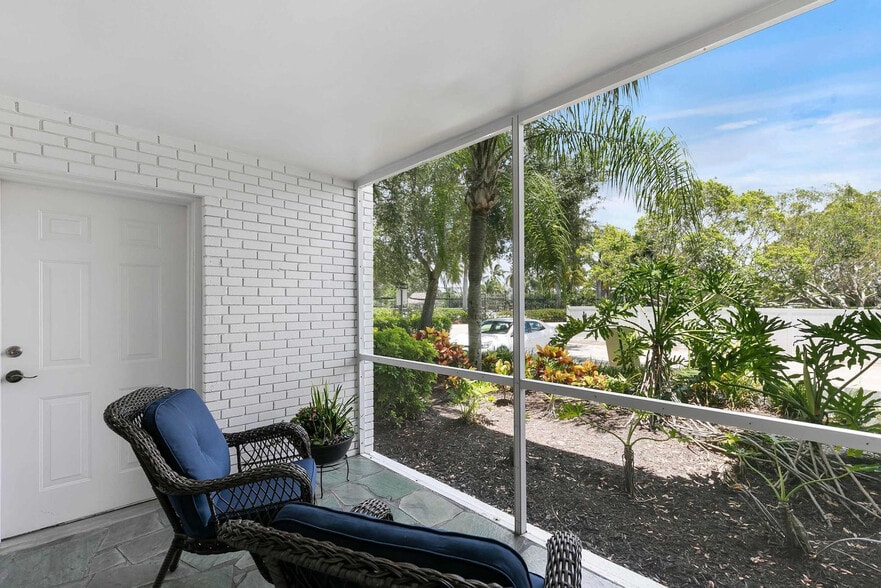 Building Photo - 800 S Golf Dr