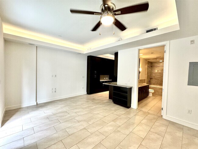 Building Photo - 2303 Mid Ln