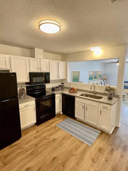 Building Photo - 4821 N Cedar St