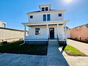 Building Photo - 109 W Superior St