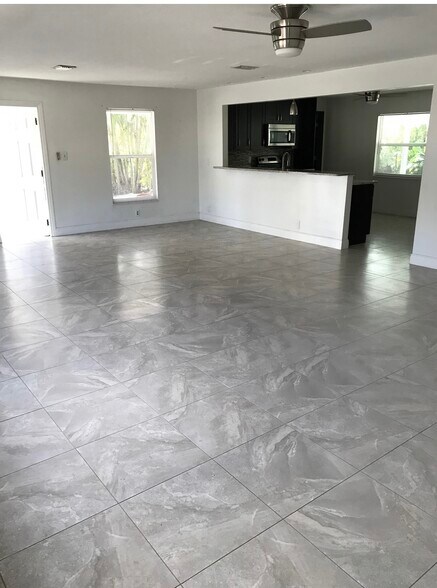 Building Photo - 1320 Milano Dr