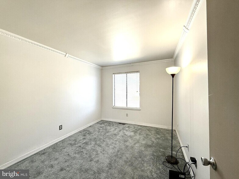 Building Photo - 5020 W Brigantine Ct