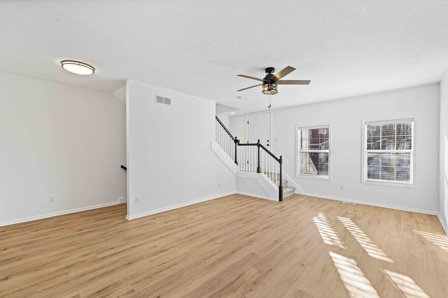 Building Photo - 207 SE Booth Ave