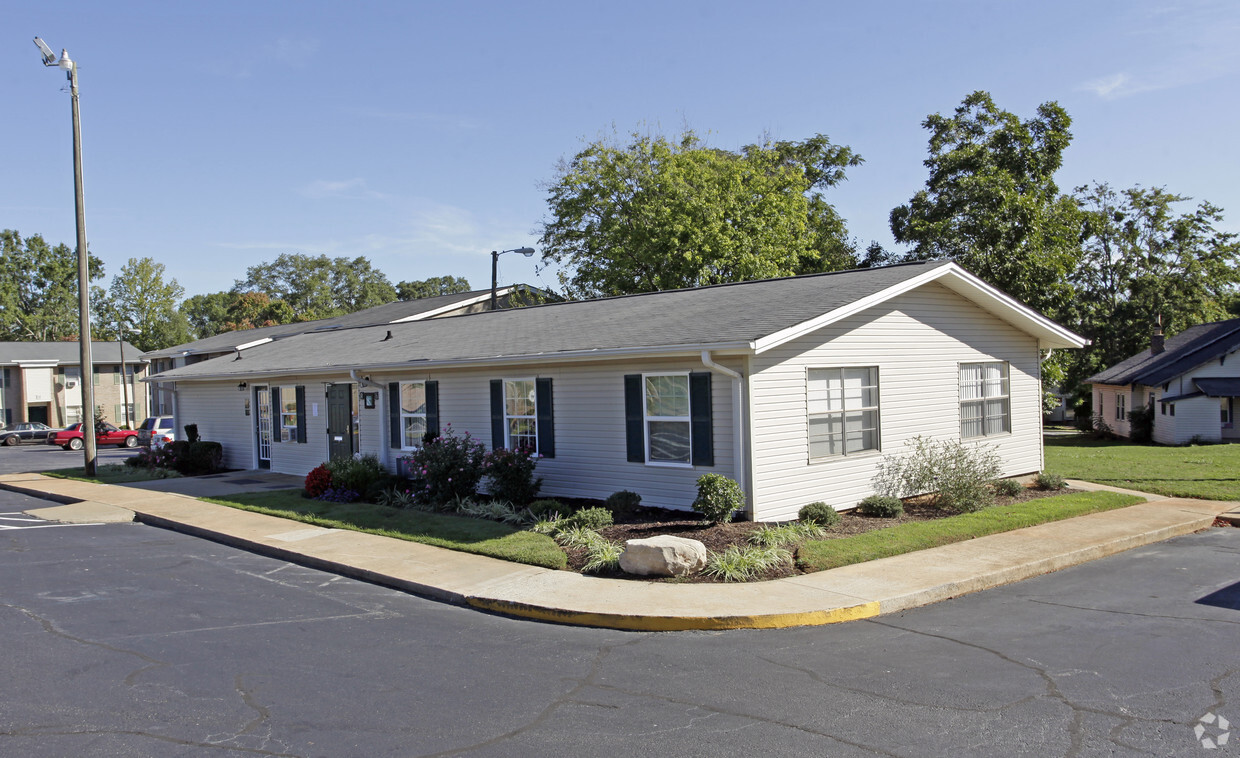 Friendship Court Apartments Anderson