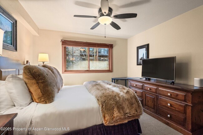 Building Photo - 400 Wood Rd