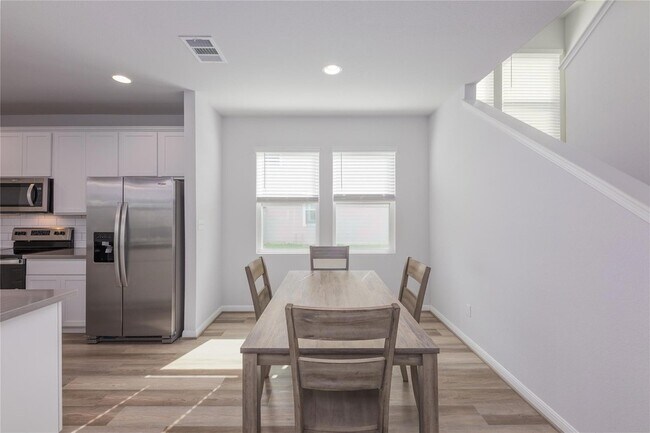 Building Photo - 301 Elm Br Trl
