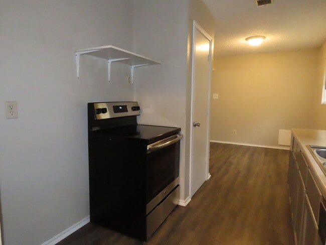 Building Photo - Winona ISD: 3 Bedroom, 2 Bath Home in a Co...