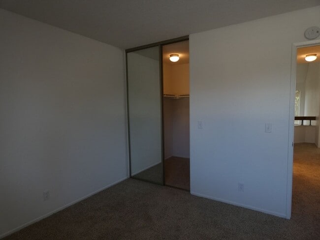 Building Photo - Spacious Townhome at Stonebridge