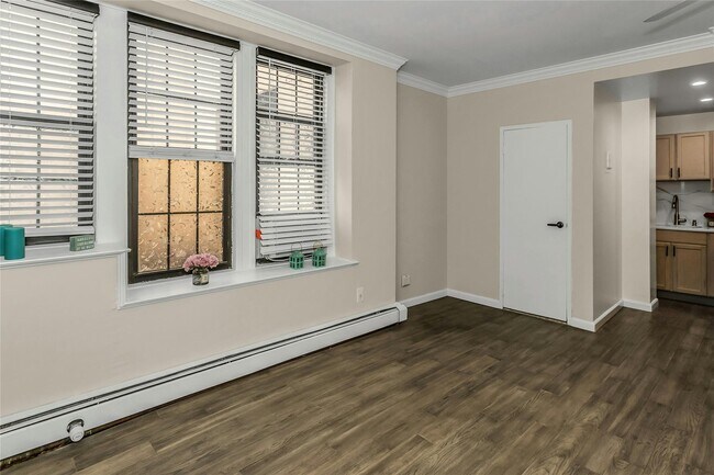 Building Photo - 310 Riverside Blvd