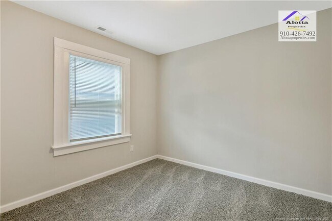 Building Photo - 118 W Cir Ct.