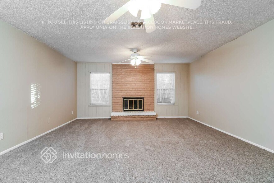 Building Photo - 1209 S Hall