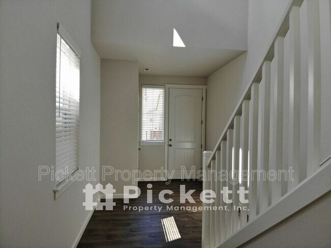 Building Photo - 4222 Andasio Loop SE