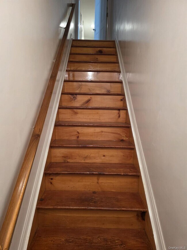 Building Photo - 400 Crescent St.