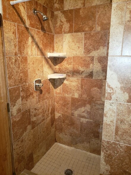 Building Photo - 417 5th Ave SE