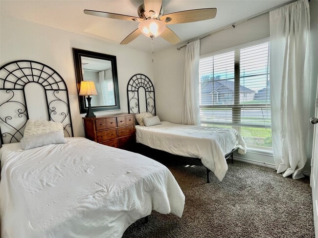 Building Photo - 1916 Thorndyke Ln