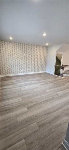 Building Photo - 400 Elise Wy