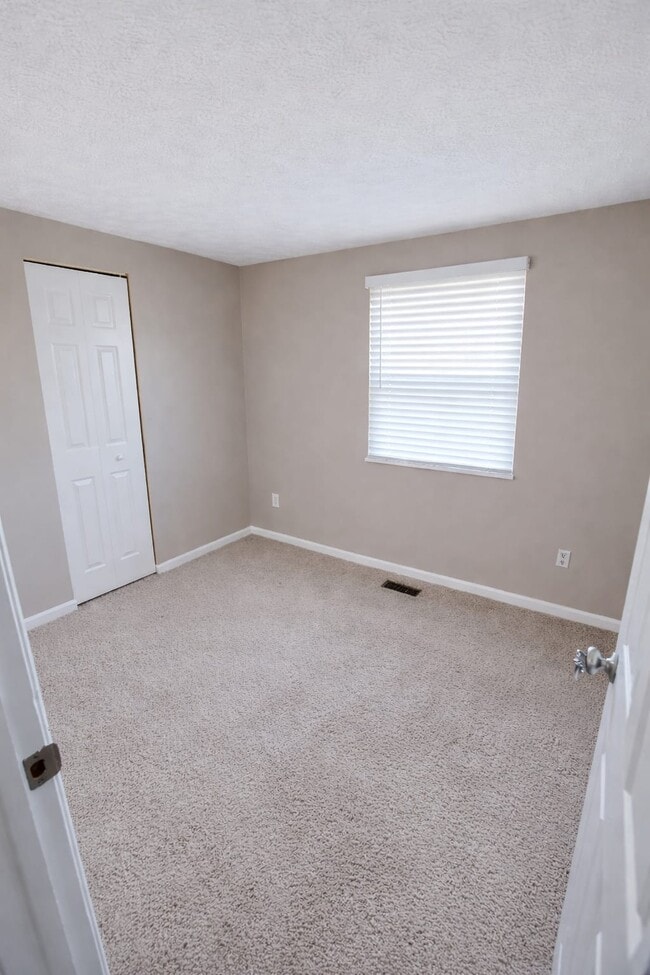 Building Photo - 1260 Komura Ct