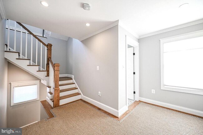 Building Photo - 2314 N Kenmore St