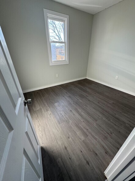 Building Photo - 182 Brookdale Ave