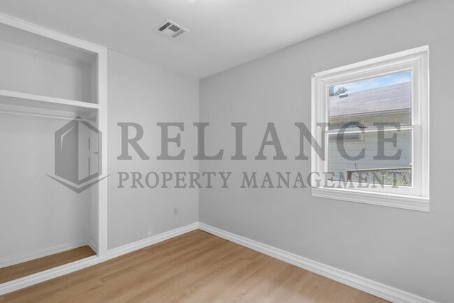 Building Photo - 839 N Oliver St