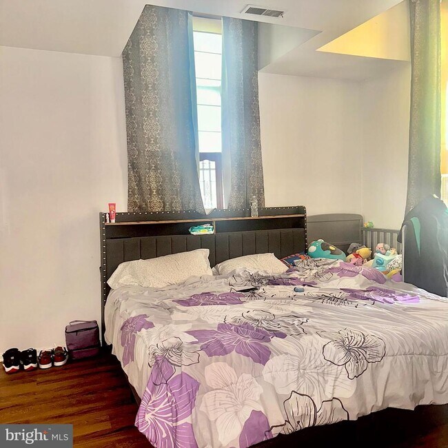 Building Photo - 2634 N Centre St