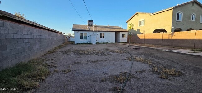 Building Photo - 119 E Hill Dr