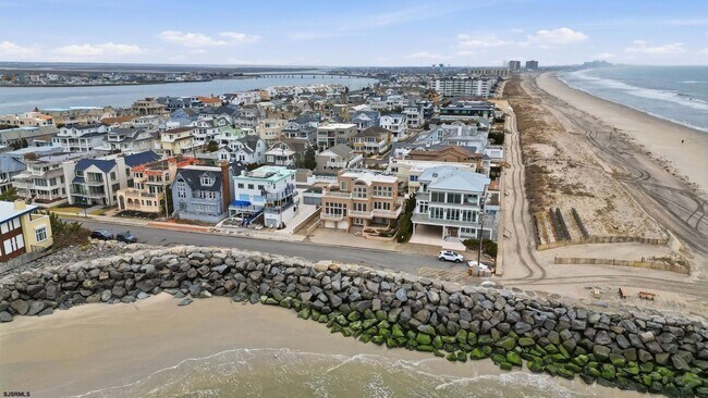 Building Photo - 119 S 11th Ave