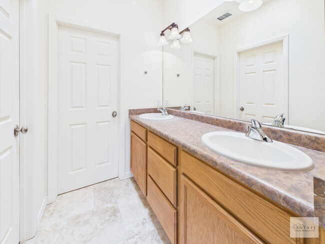 Building Photo - Freshly Upgraded Single Family Home Available Now!