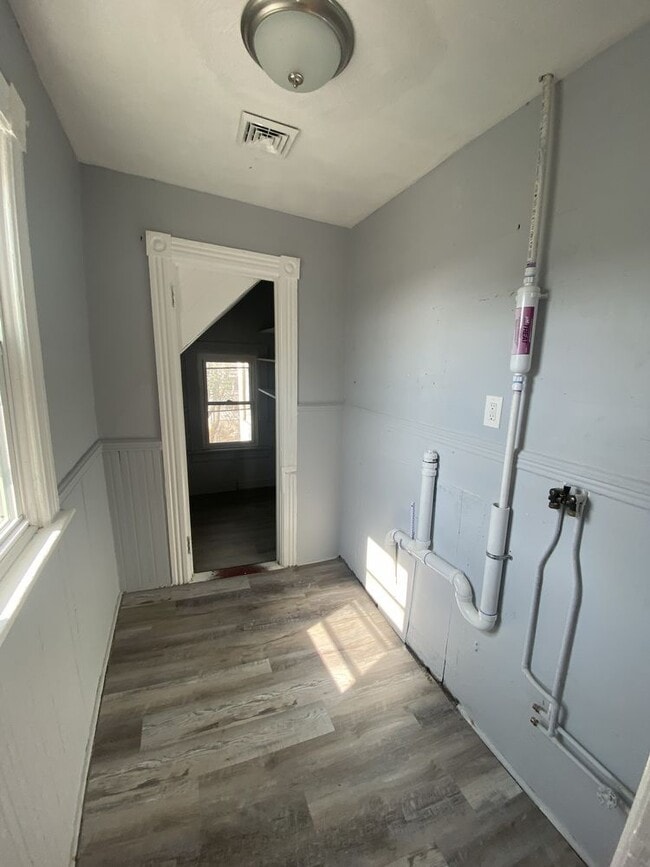 Building Photo - 174 Curtis St