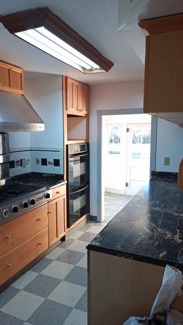 Building Photo - 6+ Bdrm Home Built 1895.  Close In.  With Pastures.