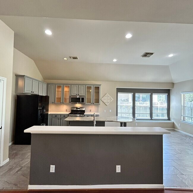 Building Photo - 15230 Chimney Hill Cir