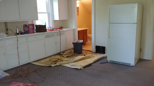 Kitchen - getting a new floor &amp; painted - 622 Jefferson St