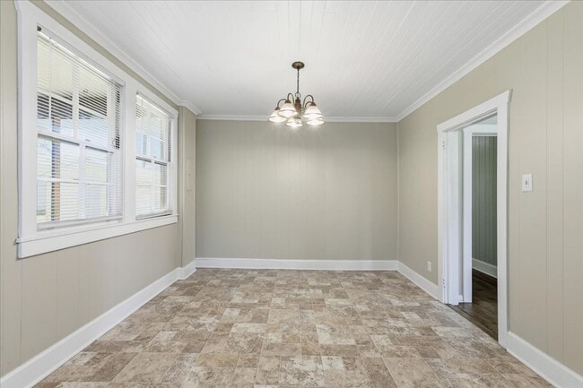 Building Photo - Charming 3-Bedroom Home with Large Fenced Yard in Richmond Hill!