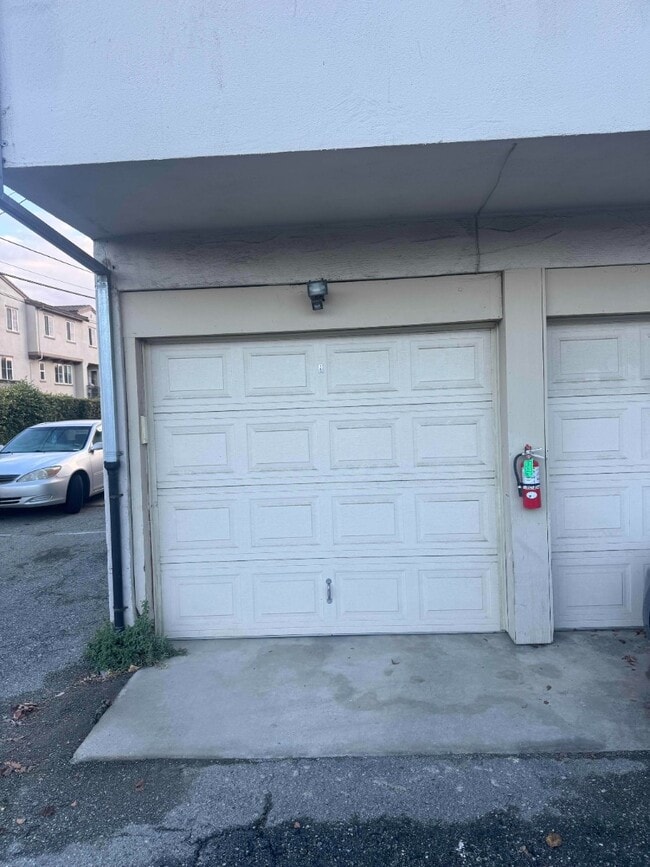 Building Photo - Sunnyvale 1BR with In-Unit Laundry, Attached Garage & Utilities Included – Prime Location