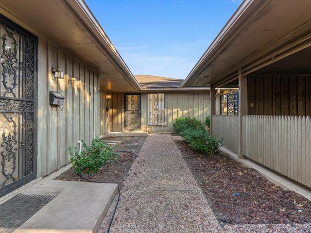 Building Photo - 4804 South Dr