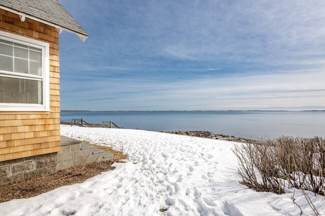 Building Photo - 6 Bay Rd