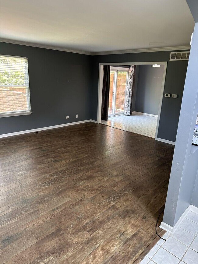 Building Photo - 3 bedroom in Naperville IL 60564
