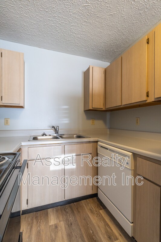 Building Photo - 517 Evelyn Ave